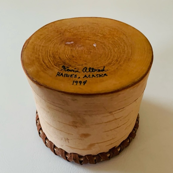Handcrafted tree bark jar - Picture 9 of 9